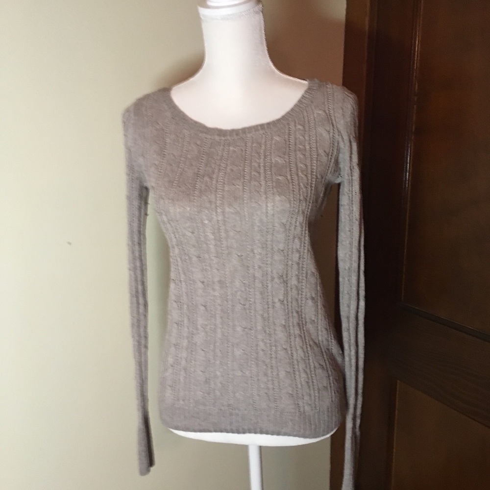 American Eagle 🦅 cable knit sweater Extra Small